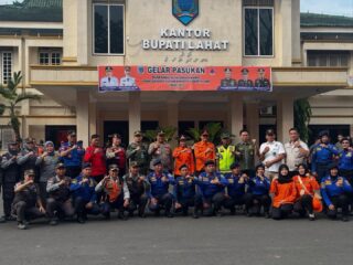 Dandim 0405/Lahat diwakilkan Kasdim 0405/Lahat Mayor Inf Sugeng Purwadi menghadiri Apel Gelar Pasukan dalam Rangka Kesiapsiagaan Darurat Penanggulangan Bencana Karhutla Lahat Tahun 2025